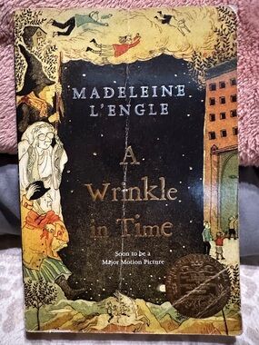 A Wrinkle in Time Paperback Book - Madeleine L'Engle - Black & Gold Cover